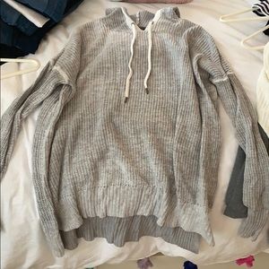 gray hooded sweatshirt